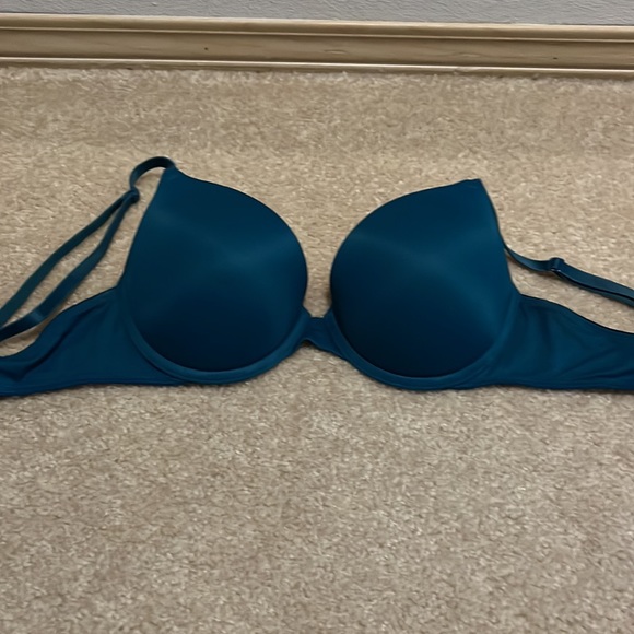 Victoria Secrets Pink Push-up Bras $25 for the bundle / $18 each - Picture 2 of 8